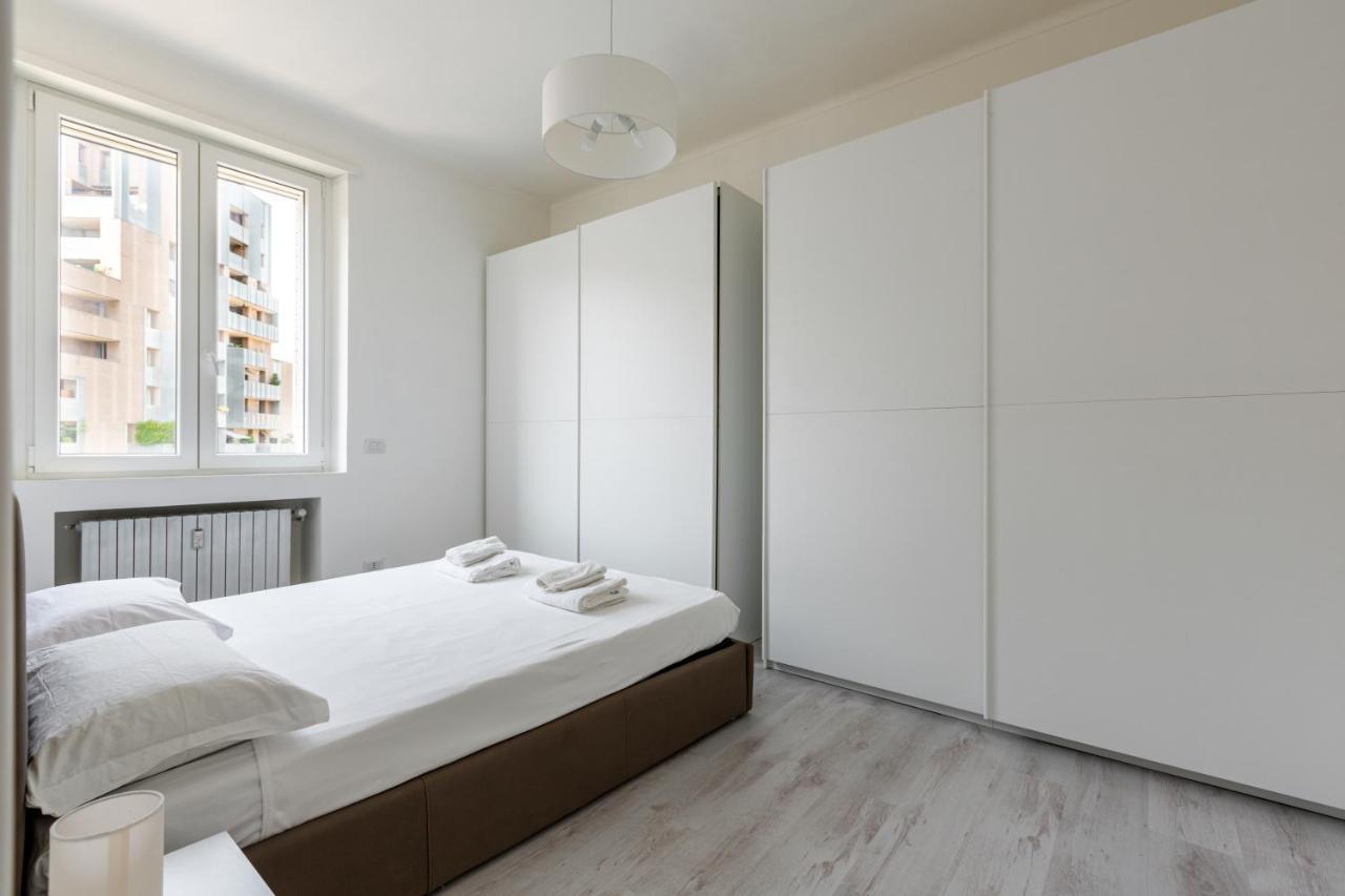 Garibaldi & Gae Aulenti Modern Apt With Private Parking! ミラノ エクステリア 写真